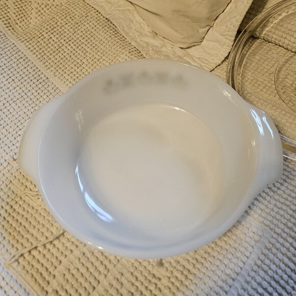 Anchor Hocking Fire King Meadow Green 1.5 quart Casserole dish with Glass Lid - Picture 3 of 5